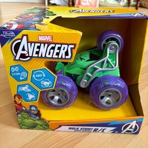 Marvel HULK Stunt RC Car with 5-Wheel Drift and Turbo USB Jada Toys